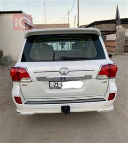 تۆیۆتا لاند کروزەر